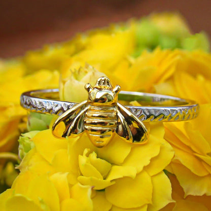 18k Gold Dainty Bee Ring